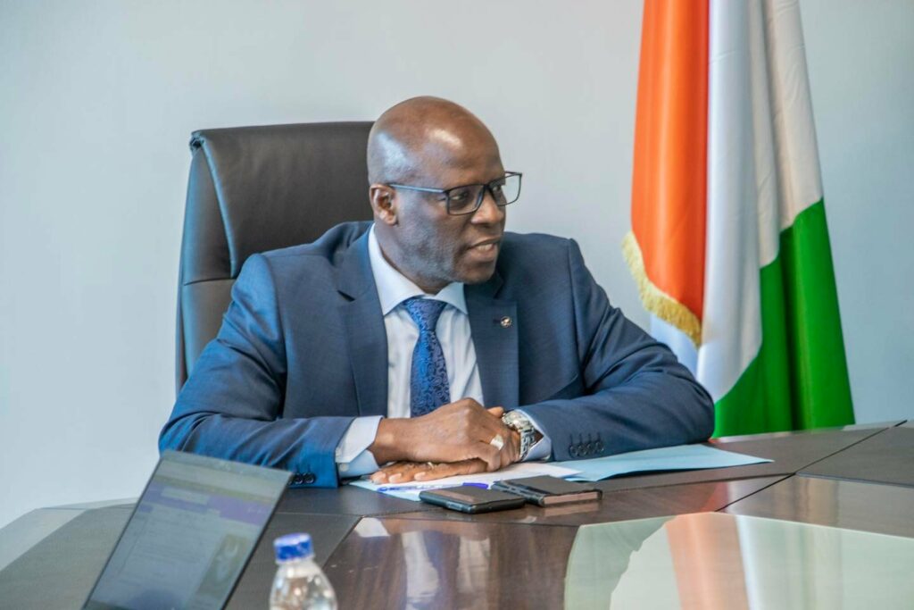 Le Président du Système Européen de Coopération, Monsieur Gabriel Mvogo Saint, et Professeur Adama Diawara, Ministre de l’Enseignement Supérieur et de la Recherche Scientifique de Côte d’Ivoire.